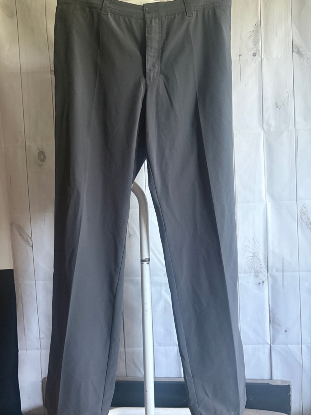 Nike Men's Straight-Leg Pants — Gray